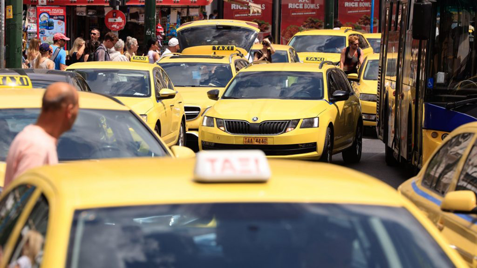 Tαξί: Έλεγχοι της ΕΛ.ΑΣ. & σύλληψη για είσπραξη υπερβολικού κομίστρου